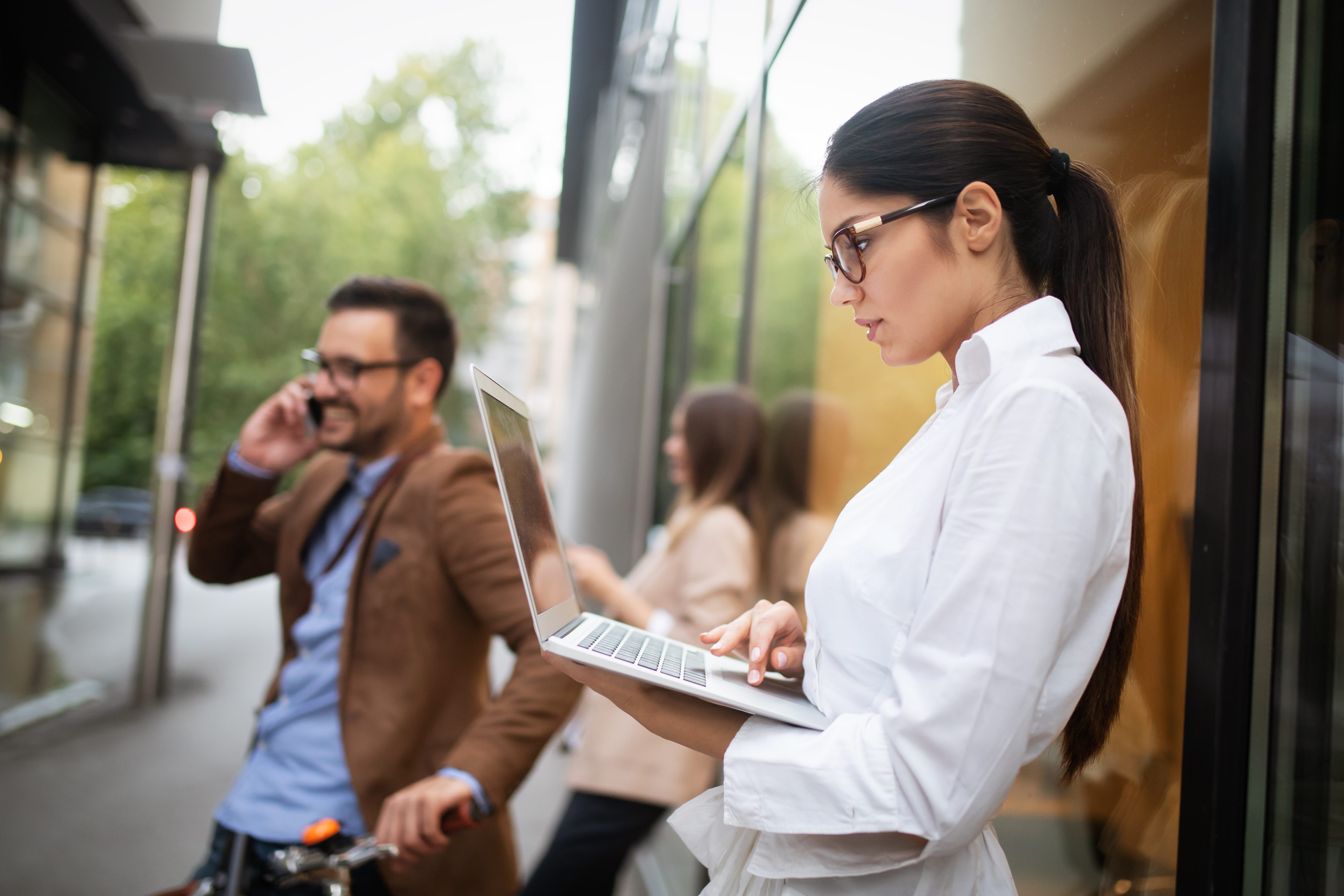 Broker expertise illustration